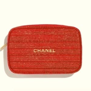 CHANEL NWT 2022 Holiday gift makeup case & box